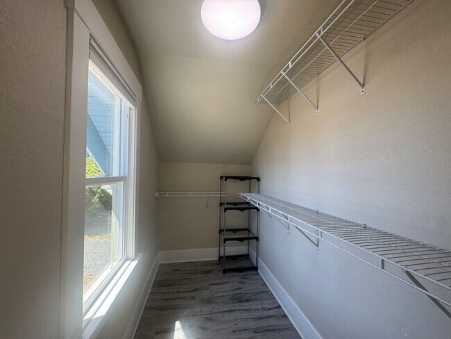Building Photo - 415 122nd St S
