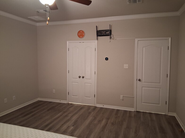 Building Photo - 6307 Southern Cross Dr