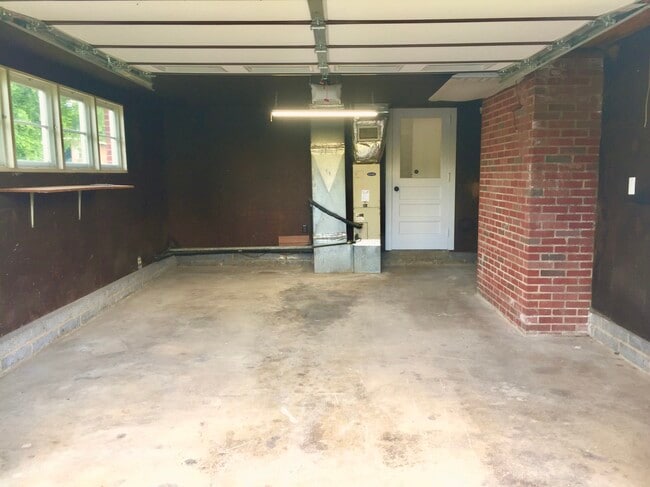 Building Photo - 802 Hillmoor Dr