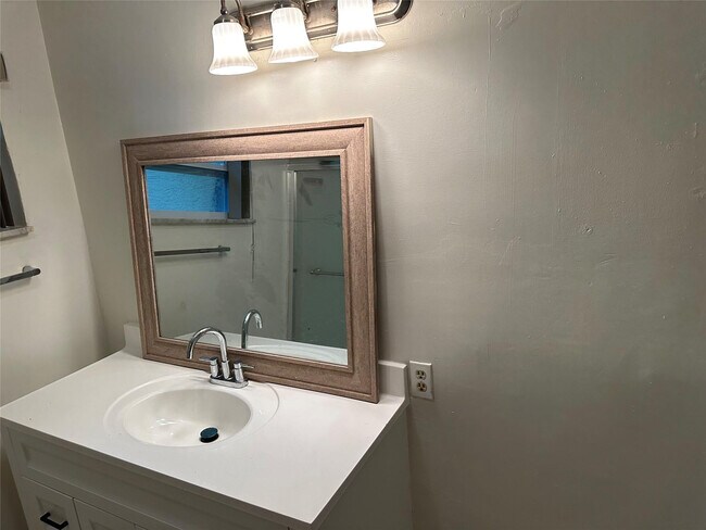 Building Photo - 3513 NW 33rd St