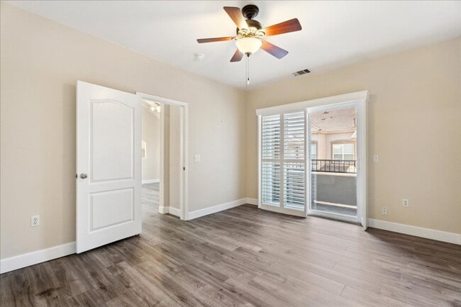 Building Photo - 5350 Dunlay Dr
