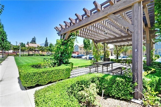 Building Photo - 1586 Bayport