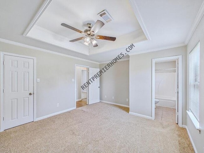 Building Photo - 14 Stephens St