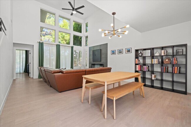 Building Photo - Modern, Elegant Fully Furnished 3 Bedroom Home in Spanish Trails