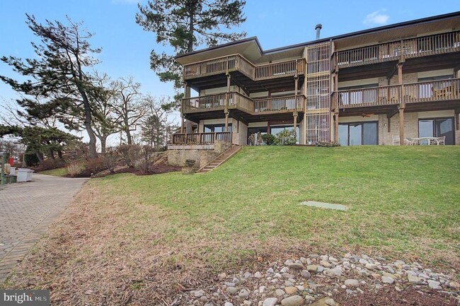 Building Photo - 768 Fairview Ave