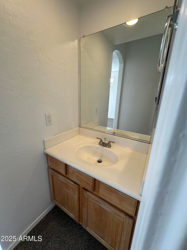 Building Photo - 1015 S Val Vista Dr