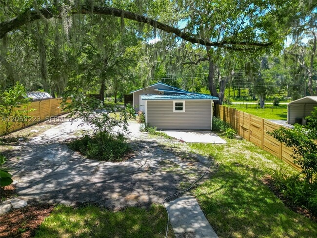Building Photo - 8781 LAKESHORE Dr