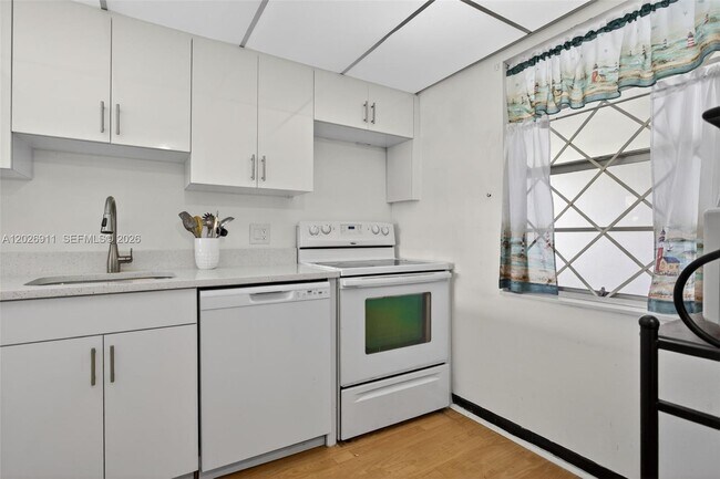 Building Photo - 7807 Golf Cir Dr