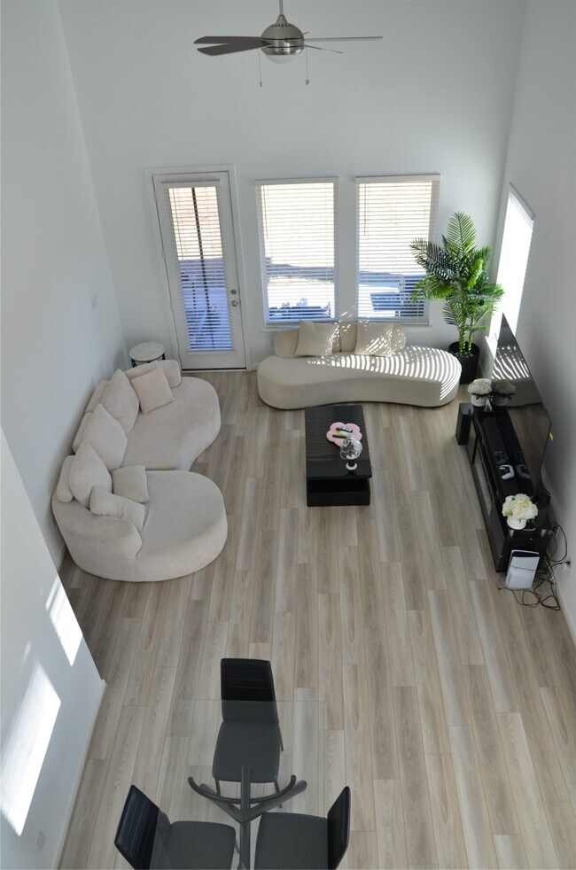 Building Photo - 9639 Lily Vis Ln