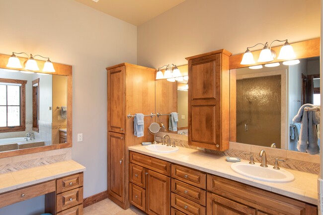 Building Photo - 1124 Heritage Dr