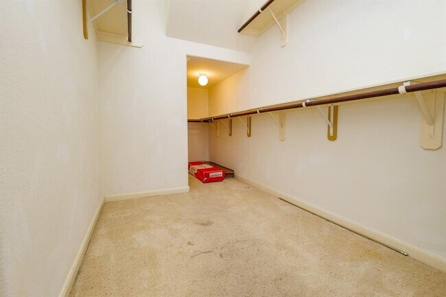 Building Photo - 30 Crocus Petal St