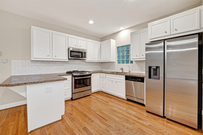 Building Photo - 3730 Main Poplar Dr