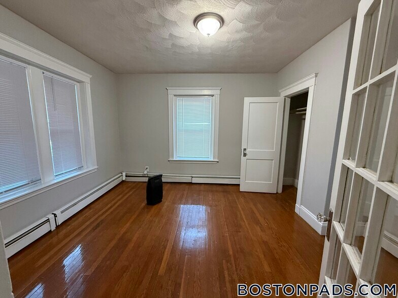 Building Photo - 44 Estes St