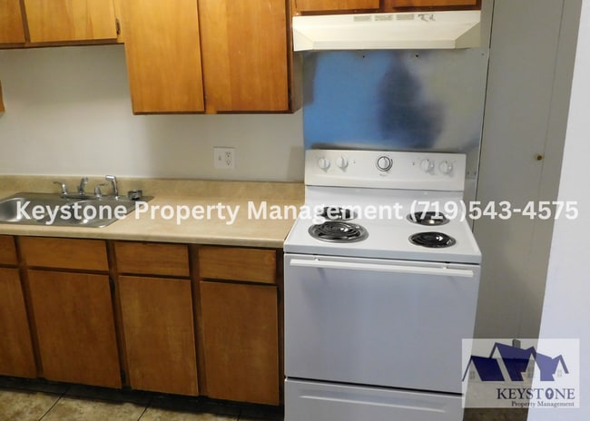 Building Photo - $385 OFF - Move In Special!  2 Bedroom/1 Bath Apartment w/ Exterior Entrance - $775/$775