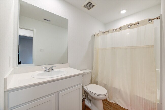 Building Photo - 3110-3110 Spanish Oak Ln