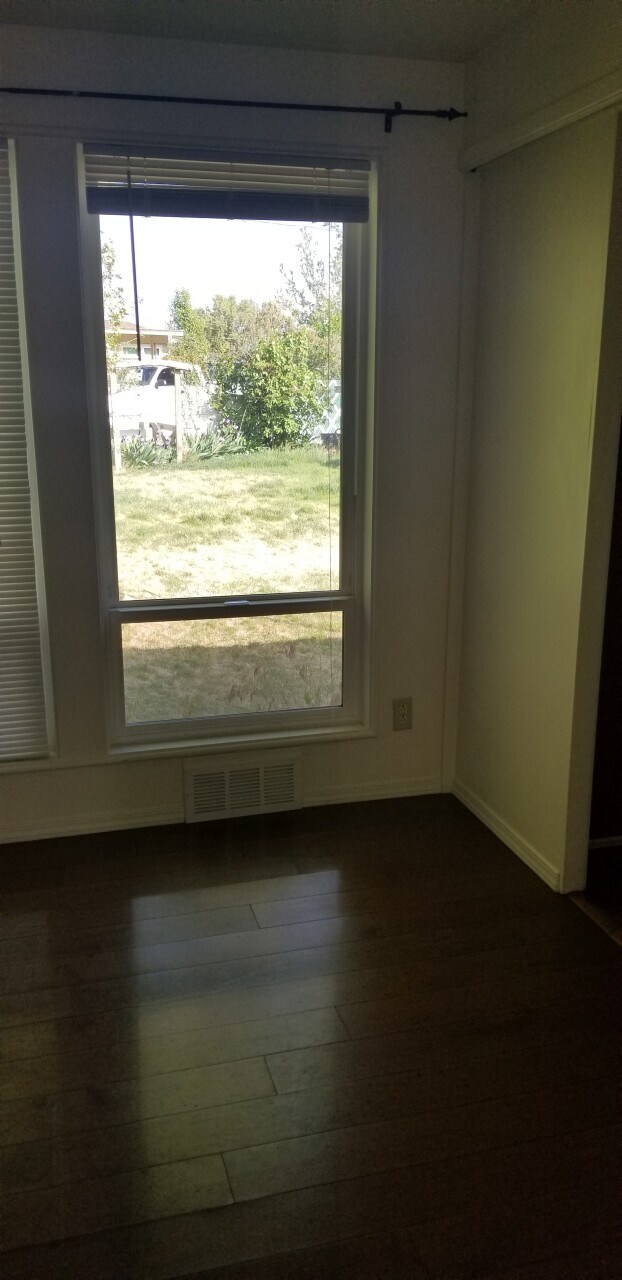 Building Photo - Cedar Duplex