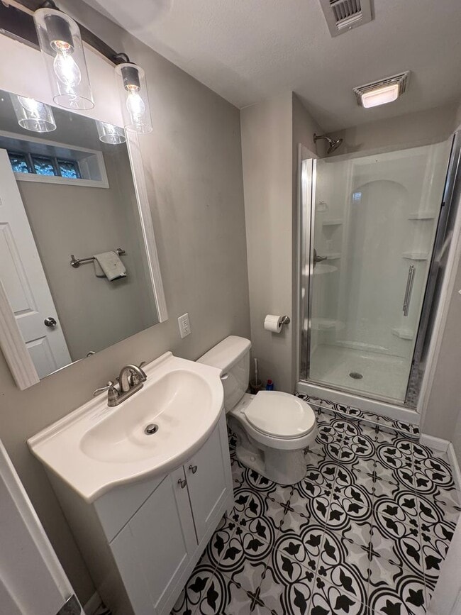 Building Photo - 3 Bedroom 2 Bath house in Bettendorf