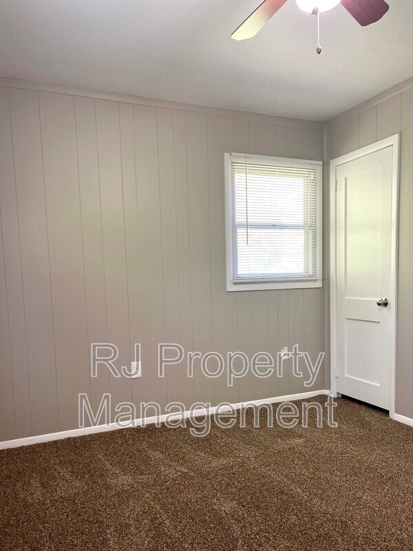 Building Photo - 864 Carrolton Rd