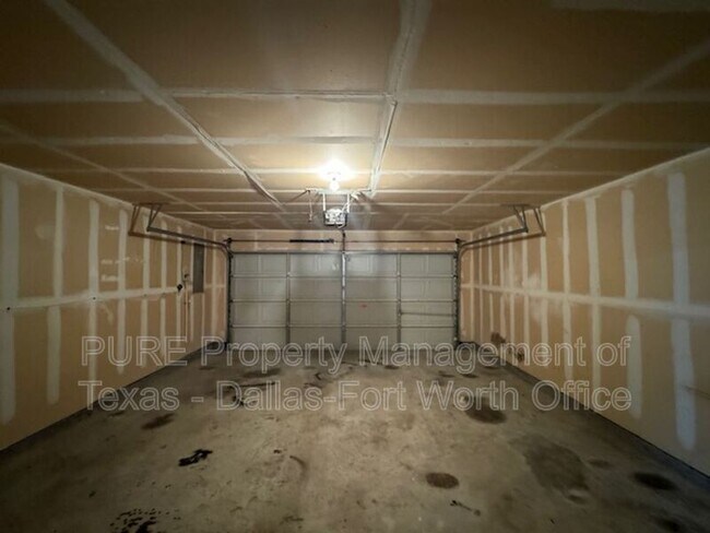 Building Photo - 500 Brookbank Dr