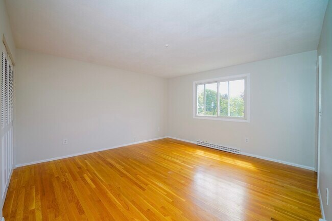 Building Photo - 1274 Beacon St