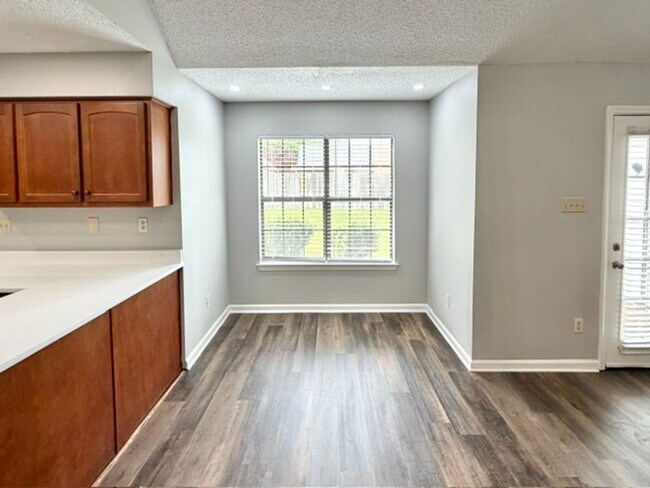 Building Photo - OakHurstDr6562
