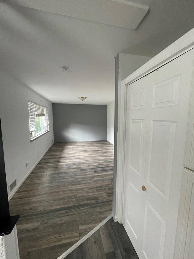 Building Photo - 173 Sugarwood Ln