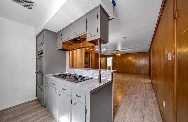 Building Photo - 8447 Sterlingshire St