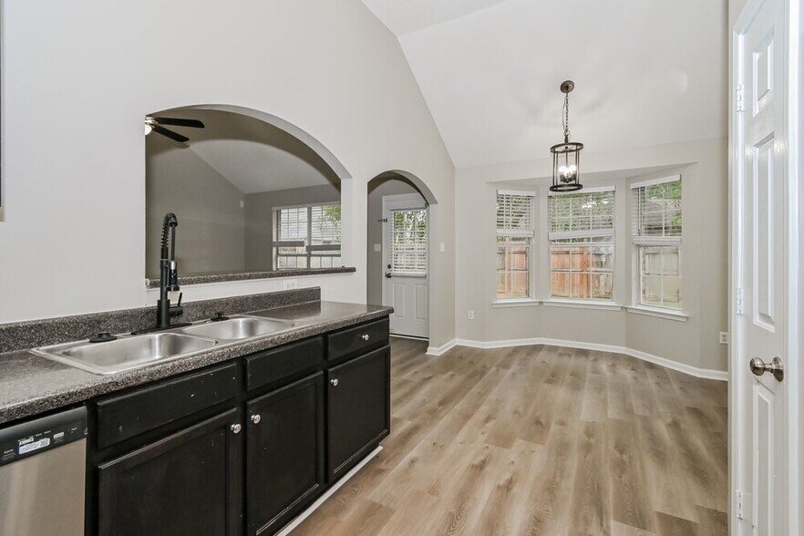 Building Photo - 5848 Hayden Cove