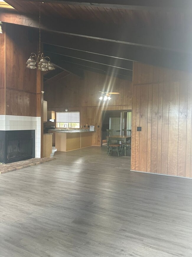 Building Photo - Cozy upcountry home