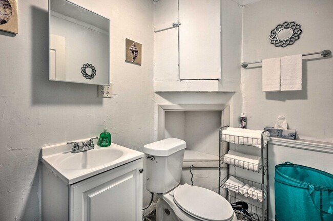 Building Photo - 7736 Sue Ellen Dr