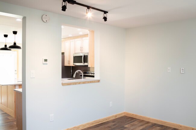 Building Photo - 289 Governors Park Rd