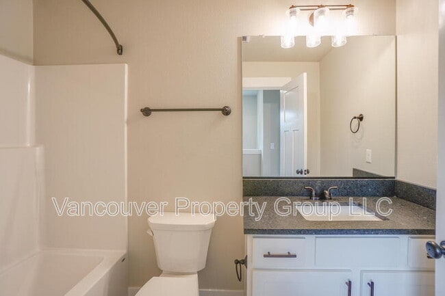 Building Photo - 2217 E Juniper Cir