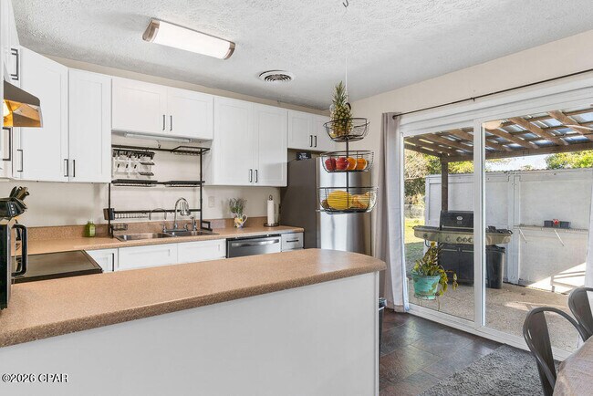 Building Photo - 808 Forestdale Ave