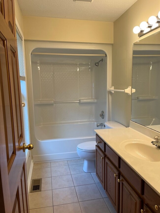 Building Photo - 494 Radcliff Dr