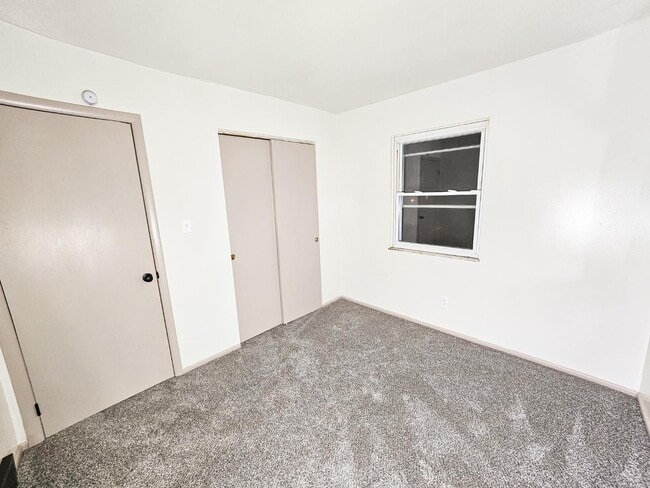 Building Photo - 241 Cluster Ave