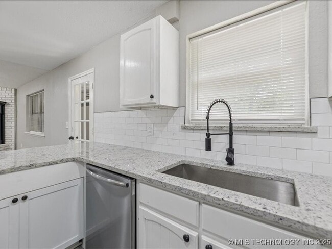 Building Photo - 3001 S Ash Ct