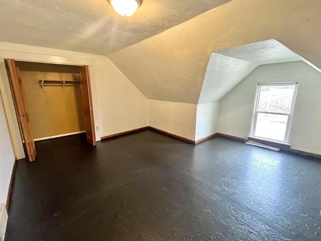 Building Photo - 2291 1/2 Day Street - Upper