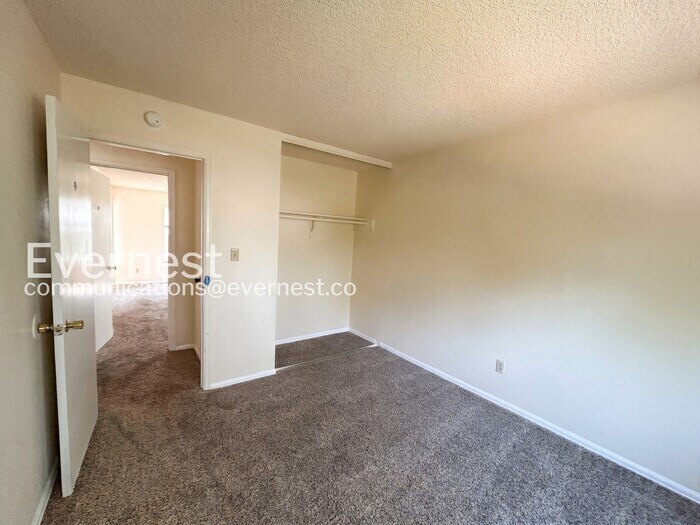 Building Photo - 2702 Dickens Dr