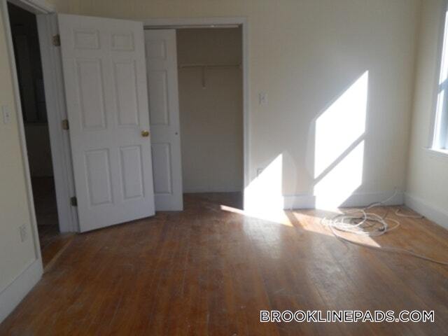 Building Photo - 322 St Paul St