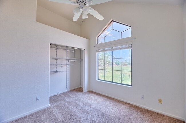 Building Photo - 2 Bed / 2 Bath Condo with Garage in Centra...