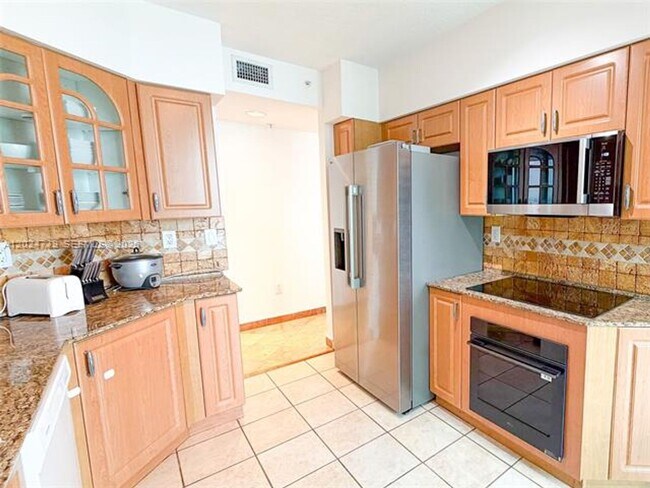 Building Photo - 3370 Hidden Bay Dr