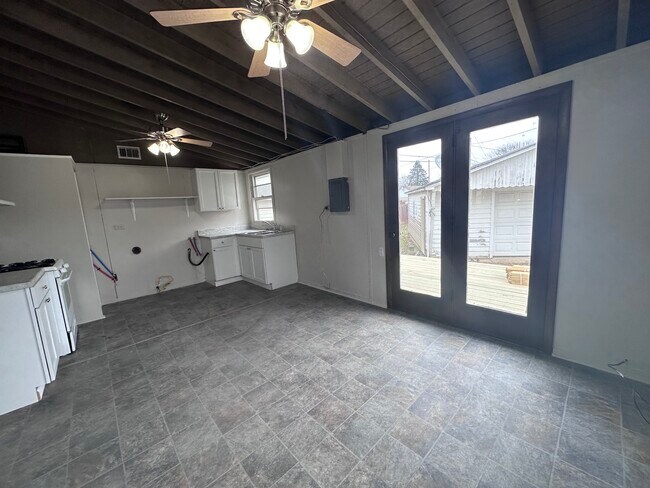 Building Photo - 403 Seminary-N