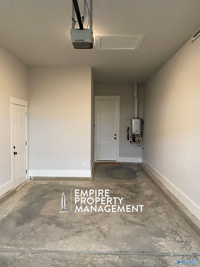 Building Photo - 318 Hay Rake Dr