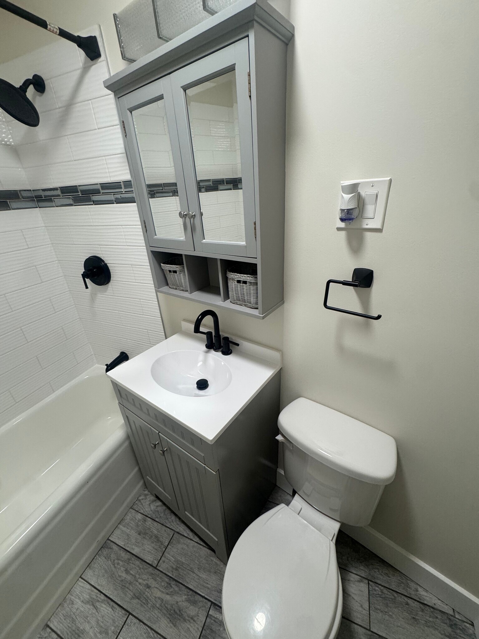 Building Photo - 3837 N Greenview Ave