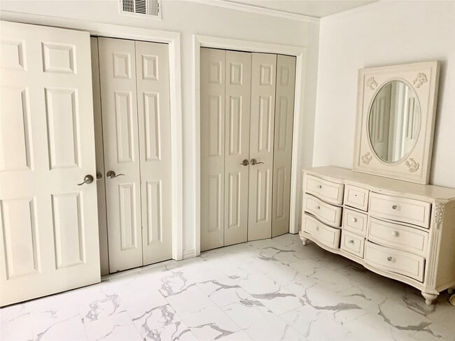 Building Photo - 909 Silber Rd