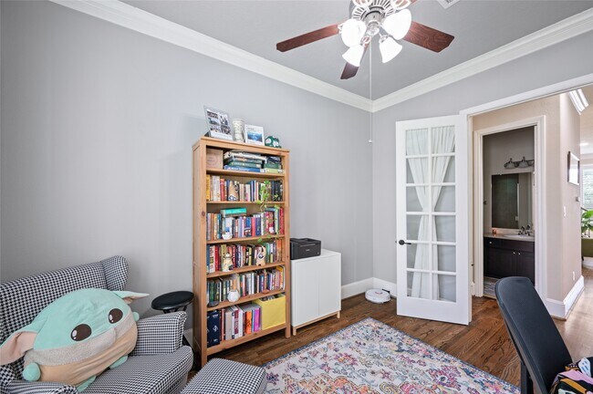 Building Photo - 1114 W 25th St