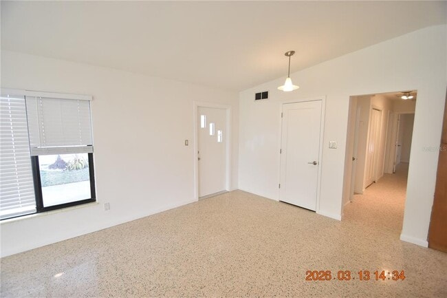 Building Photo - 528 Suwanee Cir