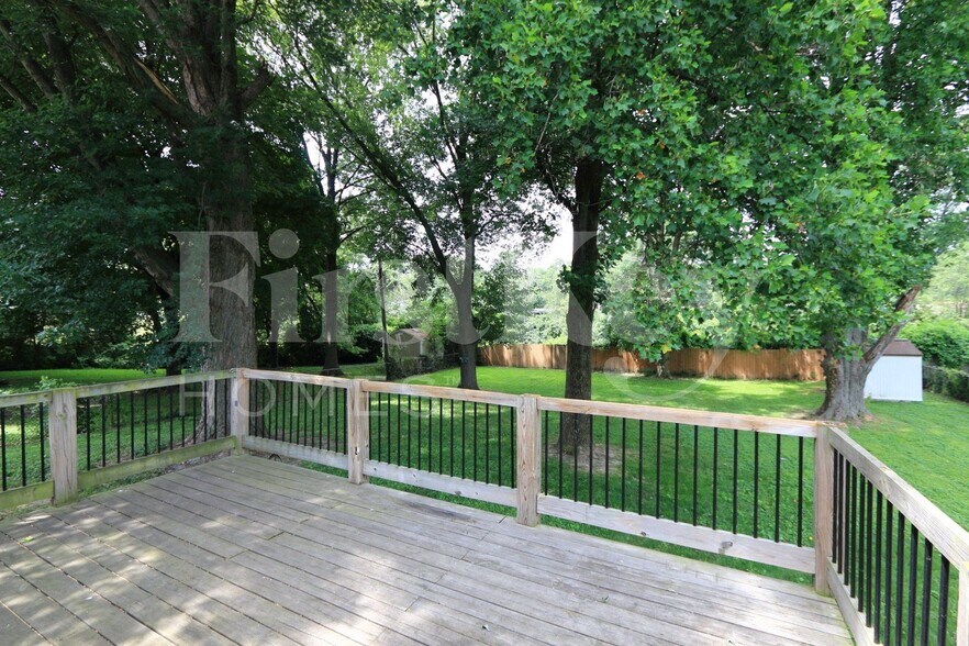 Building Photo - 2335 Bramble Ln