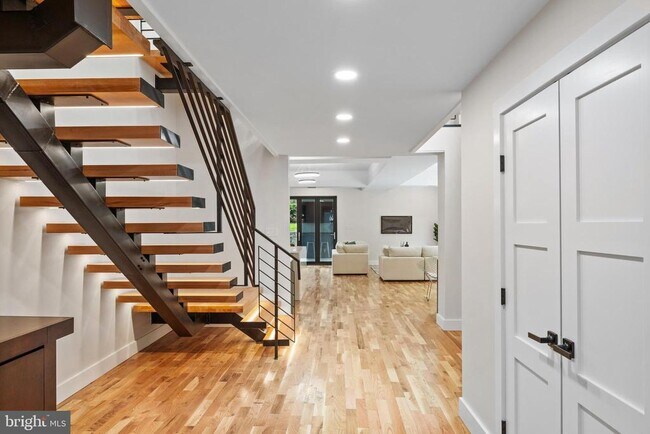Building Photo - 354 Winding Wy
