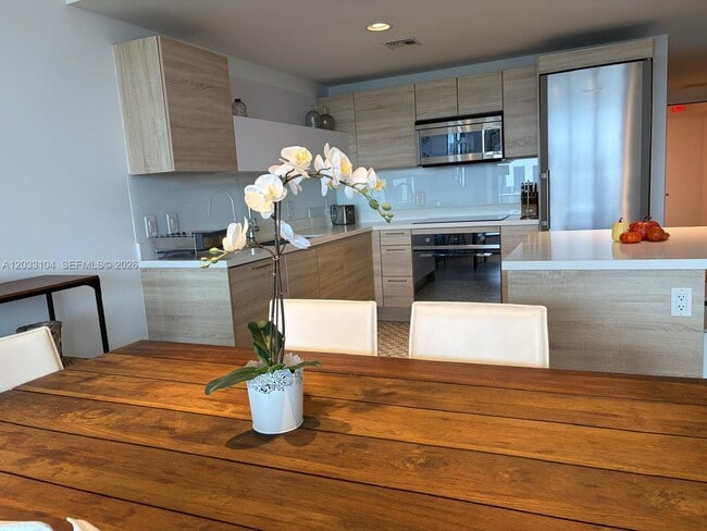 Building Photo - 16385 Biscayne Blvd